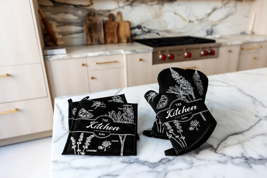 Black Kitchen Oven Mitts and Pot Holder Set of 4 (2 Oven Mitts &amp; 2 Pot Holders)